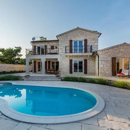 Villa Flora Near Porec With Tennis Court