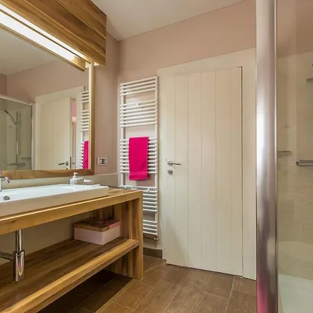 Villa Flora Near Porec With Tennis Court *