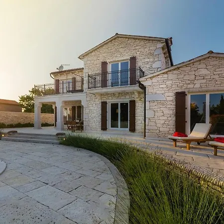 Villa Flora Near Porec With Tennis Court *